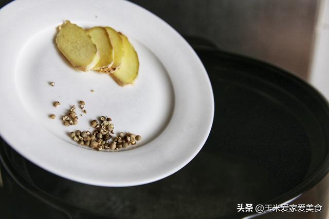 风靡广东的原味汤粉的高汤如何熬制？加上这些简单配料，汤鲜味浓