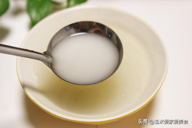 风靡广东的原味汤粉的高汤如何熬制？加上这些简单配料，汤鲜味浓