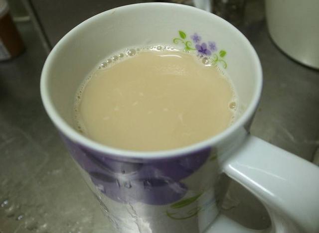 印度人离不开的奶茶，视为神圣饮料，竟然要放肉桂茴香？